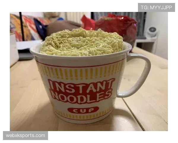 皮斯托瑞斯训练完顺手煮了碗泡面,这自律人设是不是有点崩? 皮斯托瑞斯训练完顺手煮了碗泡面,这自律人设是不是有点崩?