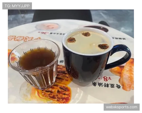 约书亚赛前喝的不是蛋白粉，是金箔拿铁？